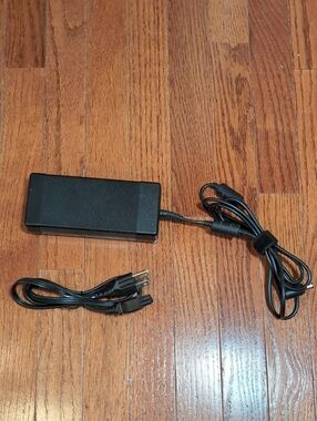 HP Hewlett-Packard AC power adapter Model TPC-CA52 with Power Cable